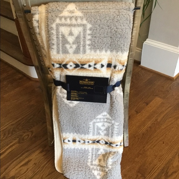 PENDLETON Aztec Print Sherpa Fleece Throw Blanket Boho Gray Cream Black NIP - Picture 7 of 8